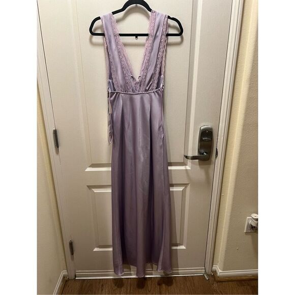NIA AURELIE Maxi Satin Dress featuring lace detailing Lilac size S NWT$108 - Picture 5 of 7